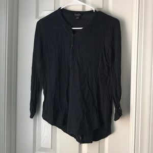 Super cute, quarter length shirt! Worn minimally.